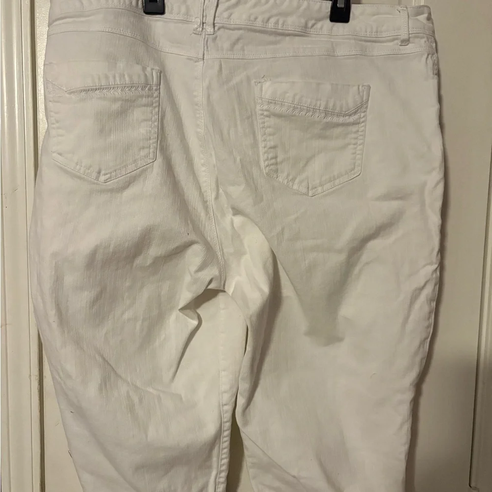 Gloria Vanderbilt White Shorts